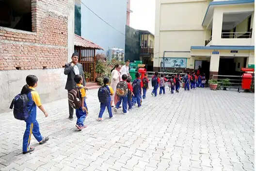 नेपाल की बाढ़ में 102 बच्चों ने खोए माता-पिता, 17 हजार बच्चों को संरक्षण की जरूरत