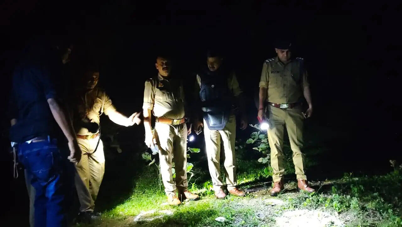 सोनभद्र पुलिस ने मुठभेड़ दो लुटेराें काे गिरफ्तार किया