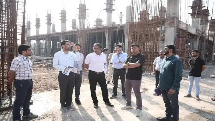 उज्जैनः सिंहस्थ-2028 के लिए बन रहे इंटिग्रेटेड कंट्रोल एंड कमांड सेंटर का कमिश्नर-कलेक्टर ने किया निरीक्षण