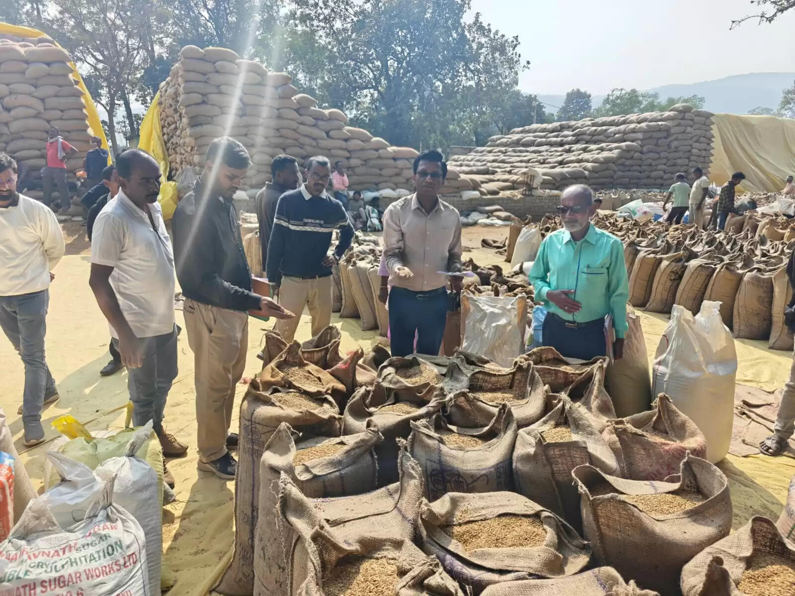 पोड़ी उपरोड़ा में धान उपार्जन केंद्र पर बड़ी कार्रवाई, 12 किसानों से 1000 क्विंटल रकबा समर्पण, अमानक धान की वापसी शुरू