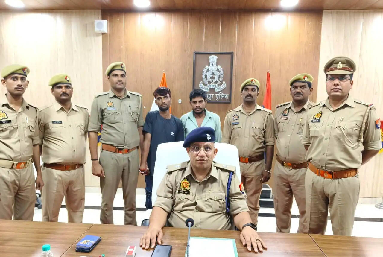 15 लाख की अवैध अंग्रेजी शराब के साथ दो अंतरराज्यीय तस्कर गिरफ्तार