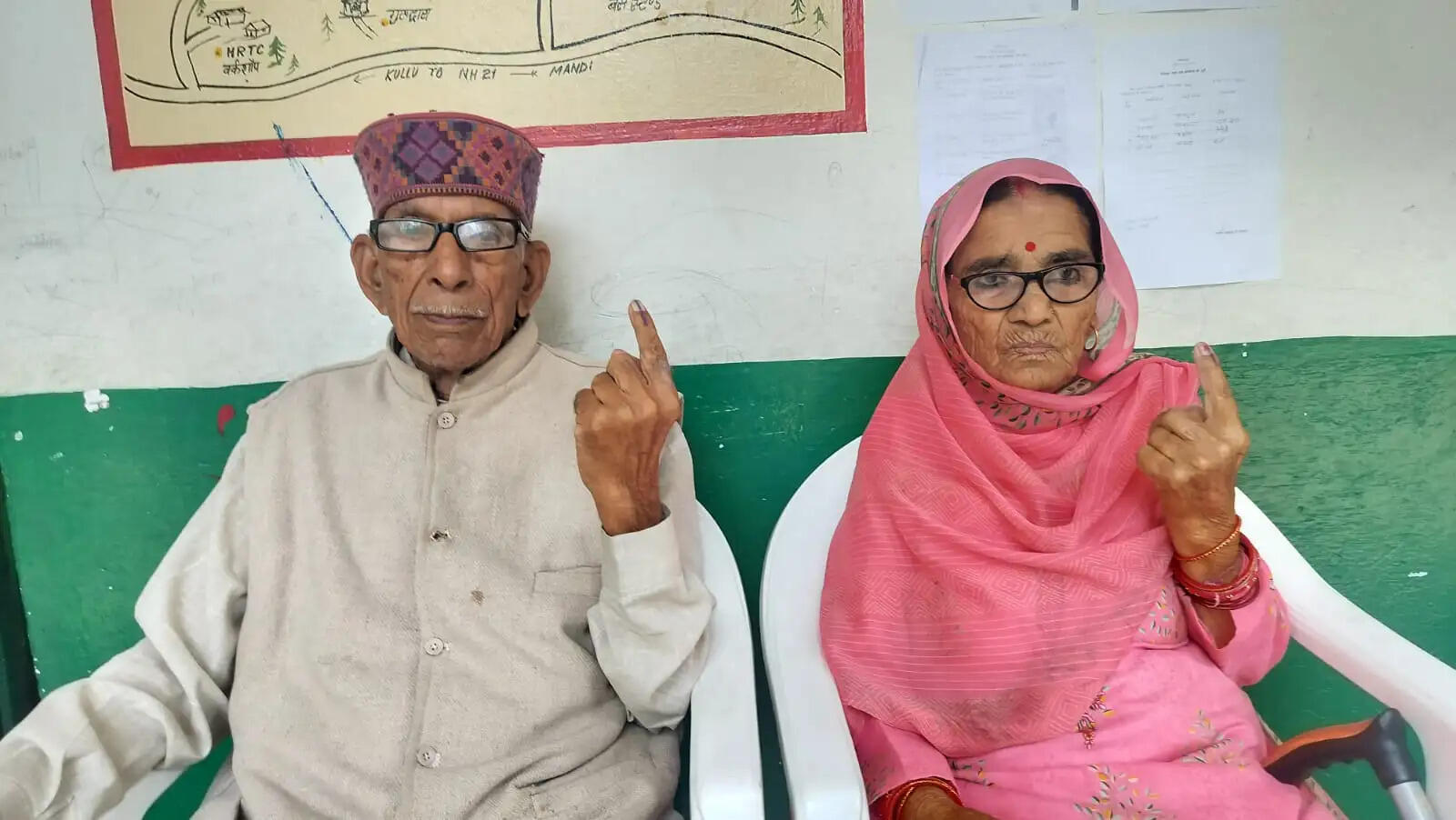 92 वर्षीय रूप सिंह ने पत्नी संग डाला वोट, 50 से अधिक बार कर चुके मतदान