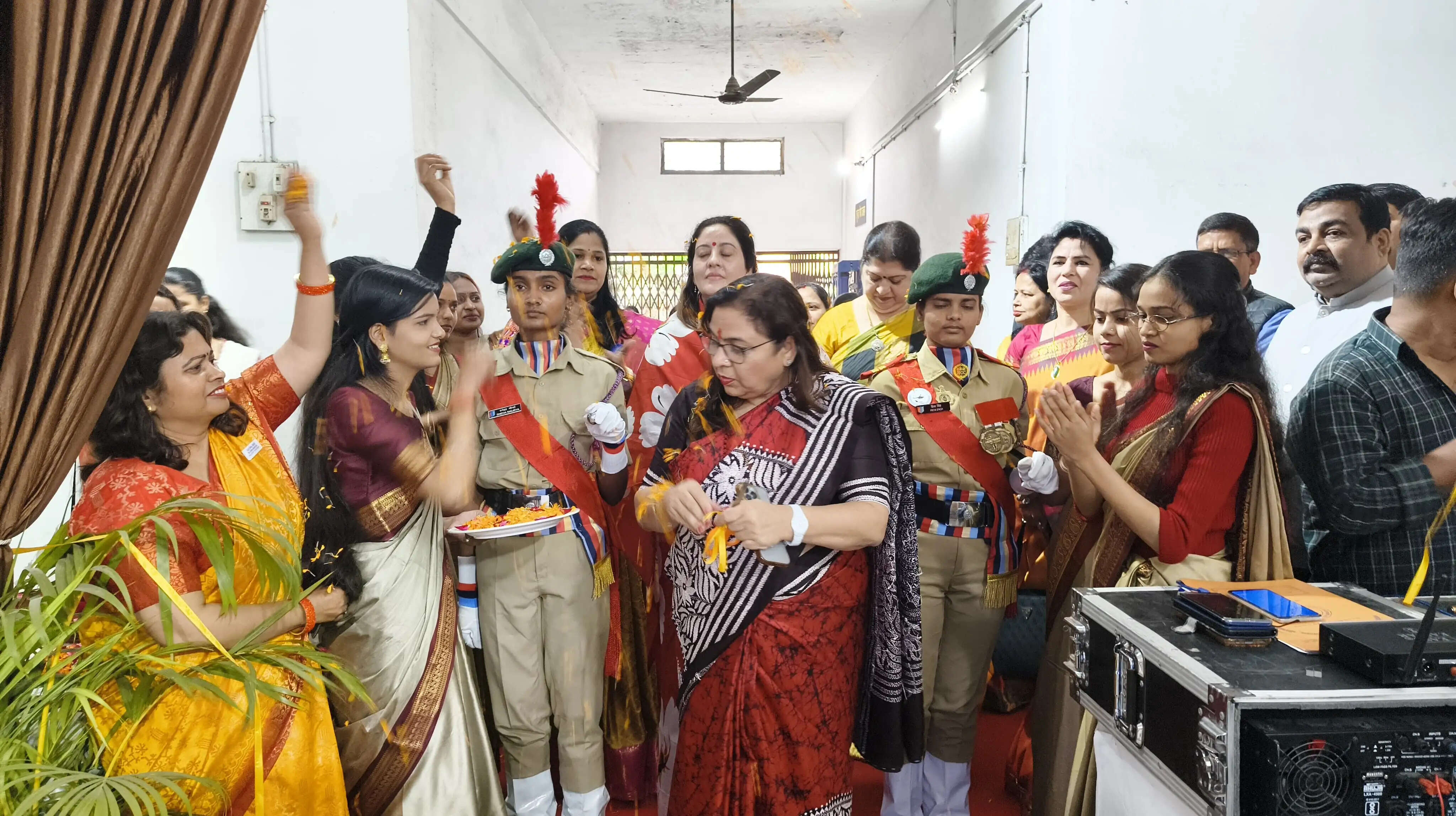 प्रदर्शनी छात्राओं को व्यवहारिक दृष्टि प्रदान कर उन्हें आत्मनिर्भर बनने की दिशा में प्रेरित करती है : कुलपति