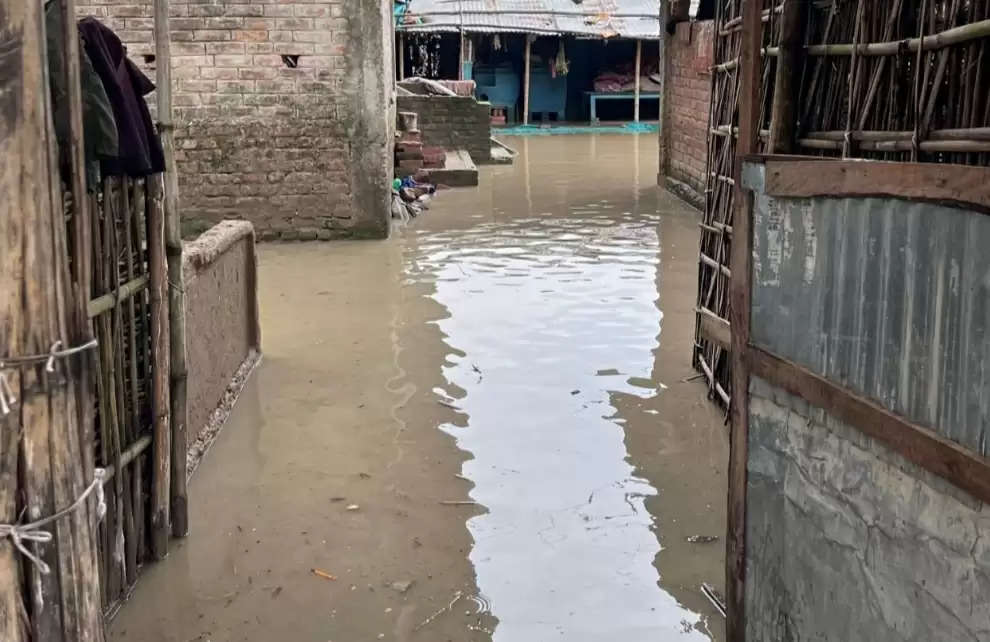 बारिश से कोचाधामन के कई गांव में जलजमाव, ग्रामीण परेशान