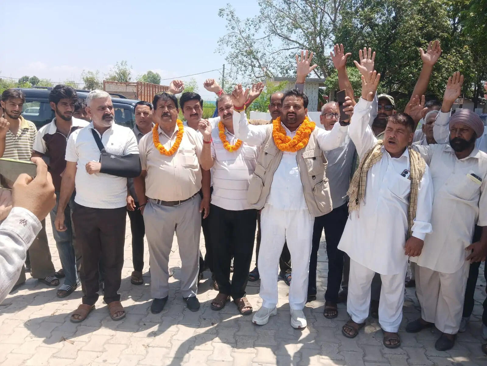 इंडो-यूएस ट्रेड डील के विरोध में किसानों का प्रदर्शन, सौंपा ज्ञापन
