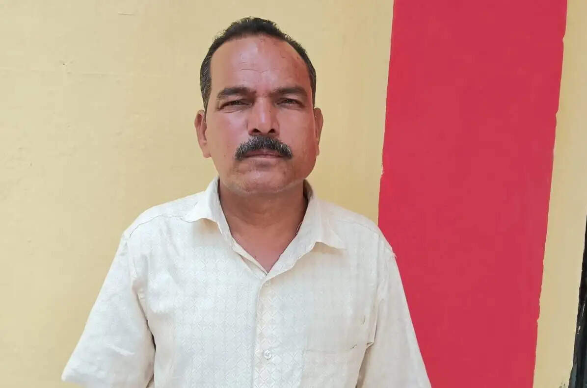 शराब के नशे में स्वराज माजदा चालक ने मचाया उत्पात, बैरियर तोड़ 2 किमी तक दौड़ाया वाहन