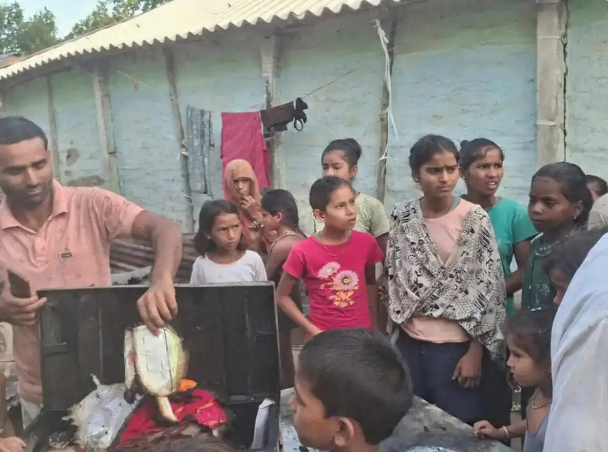 सुपौल में भीषण अगलगी, पांच परिवारों के घर जलकर राख; लाखों की संपत्ति स्वाहा