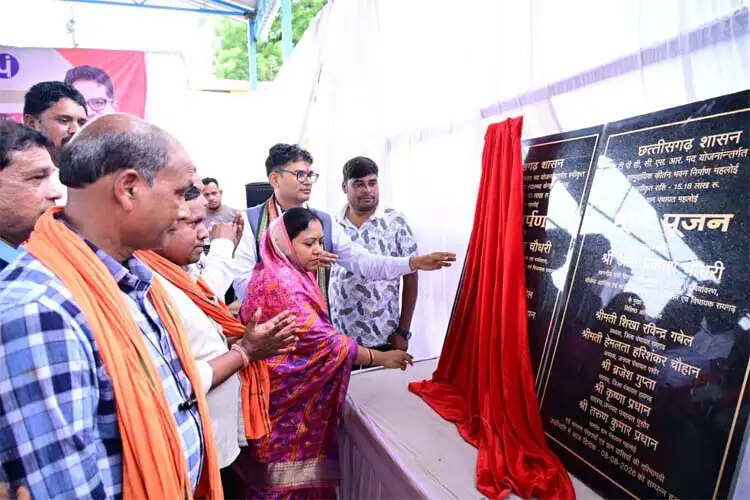 महलोई में विकास कार्यों को मिली नई सौगात, सामुदायिक कीर्तन भवन का भूमिपूजन और शेड का लोकार्पण