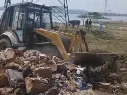 भोपाल में तालाब और डैम किनारे बड़ी कार्रवाई,&nbsp;अवैध निर्माण तोड़े गए, एनजीटी के आदेशों का पालन