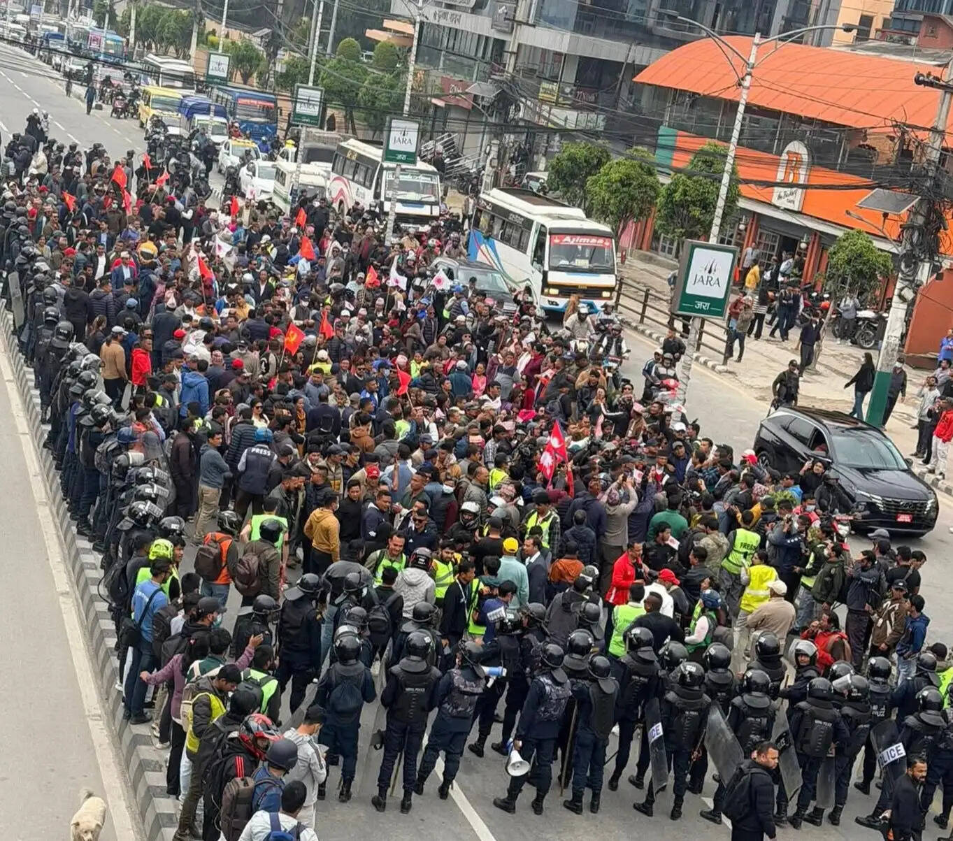 ओली की गिरफ्तारी के विरोध में समर्थकों ने सोमवार को भी किया प्रदर्शन