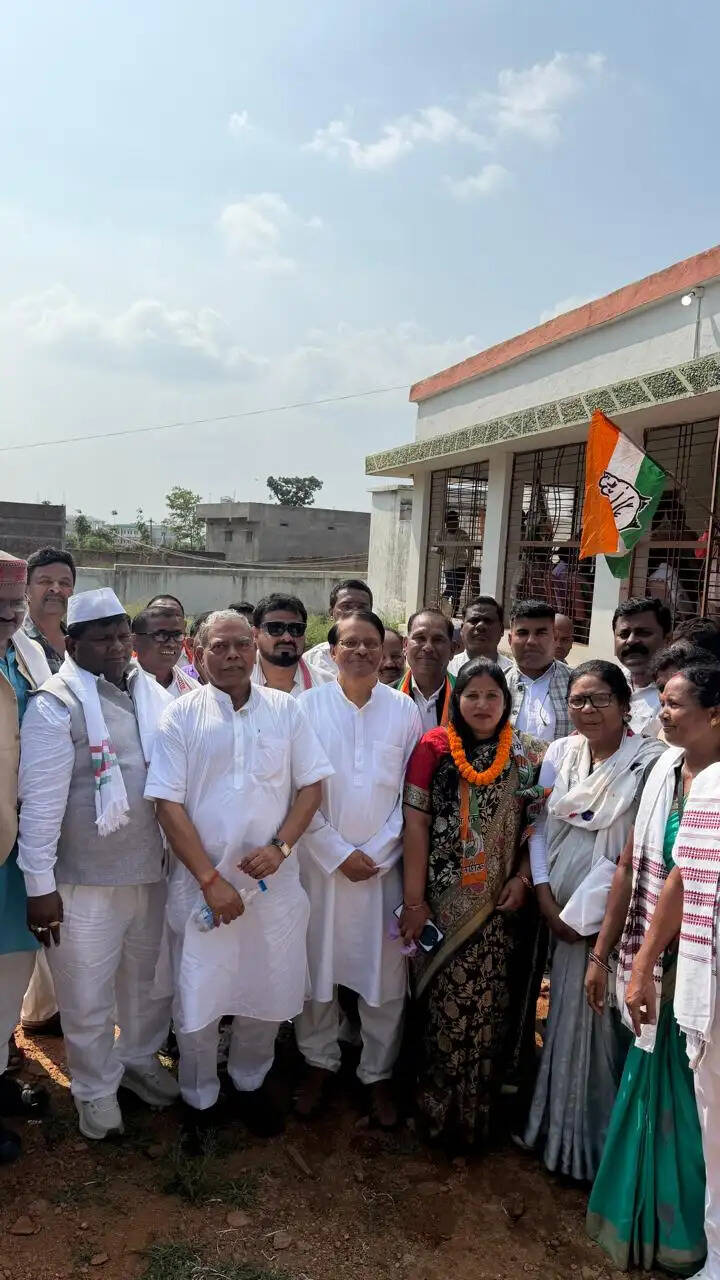 के राजू के समक्ष मनिका प्रमुख प्रतिमा देवी ने थामा कांग्रेस का दामन