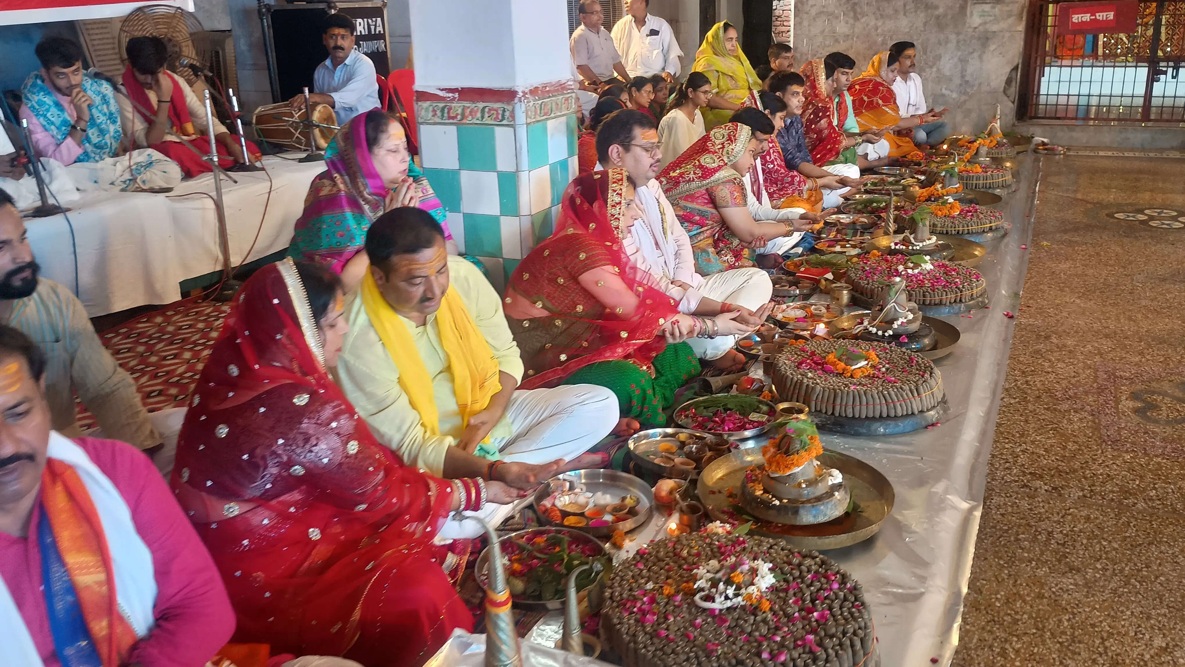 श्रावण मास में 38,101 पार्थिव शिवलिंगों का रुद्राभिषेक, 38 दंपतियों ने किया पूजन