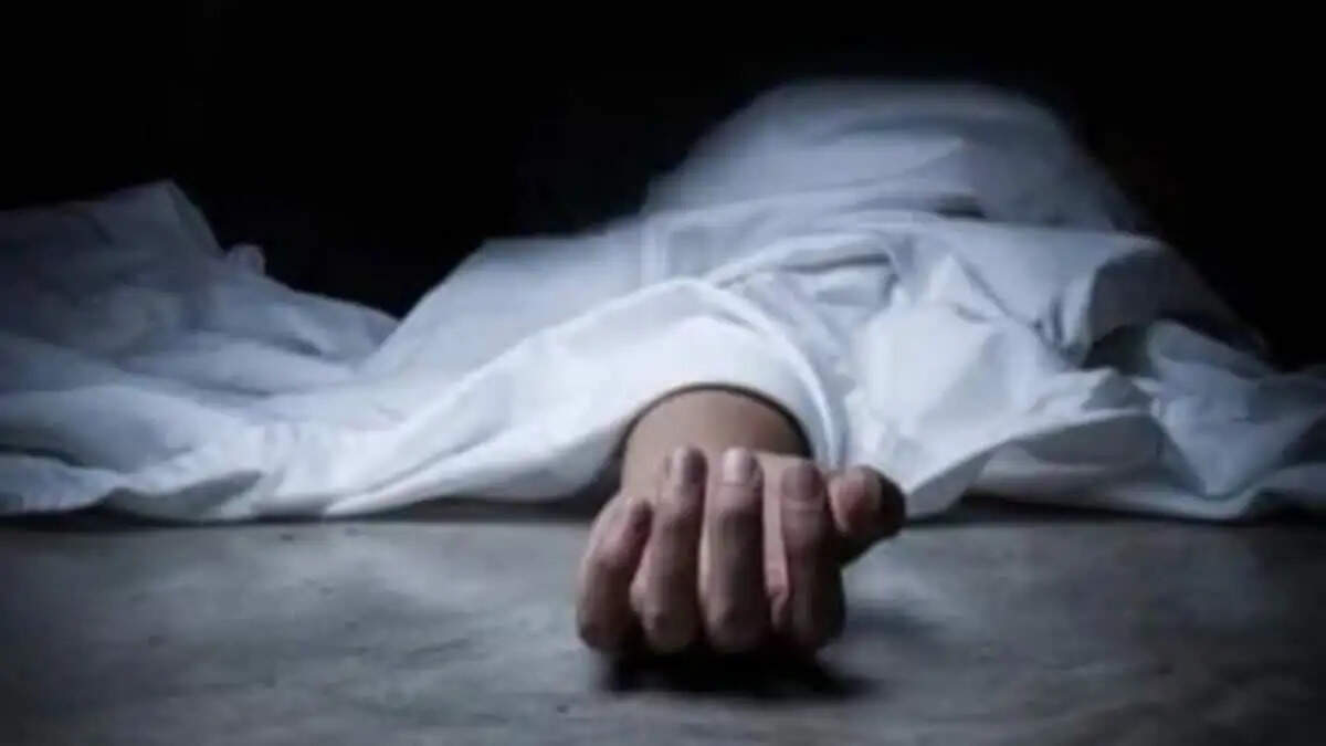 कालेज की जगह युवक से मिलने पहुंच गई दो छात्राएं, परिजनों के पहुंचने पर दोनों ने लगाई फांसी- एक की मौत व दूसरी अस्पताल में भर्ती