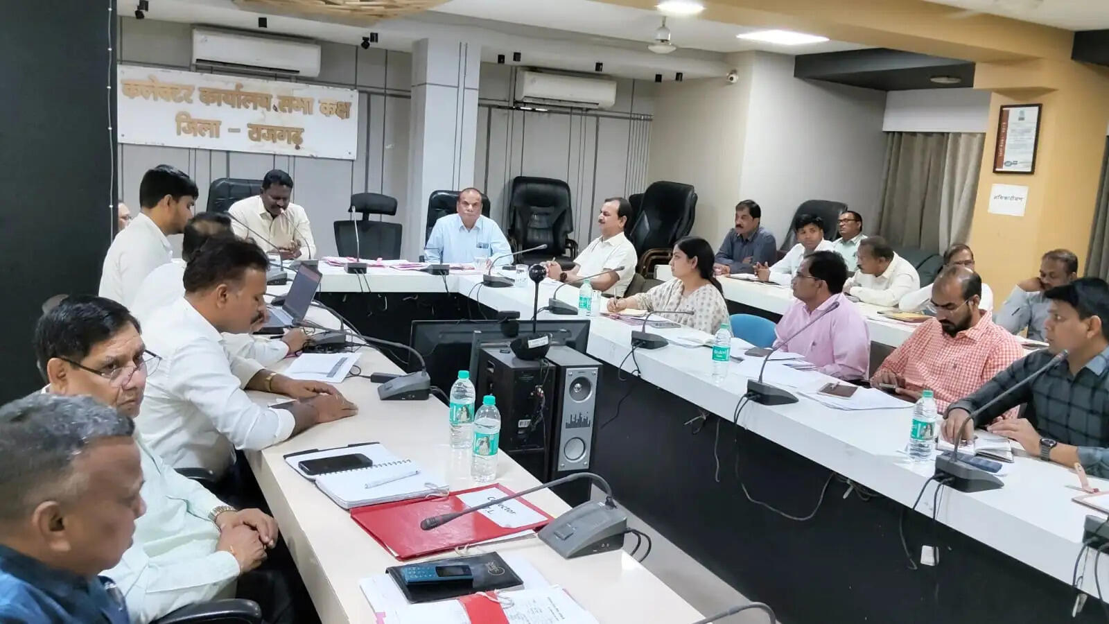 राजगढ़ः समय-सीमा बैठक में लंबित प्रकरणों के शीघ्र निराकरण पर जोर