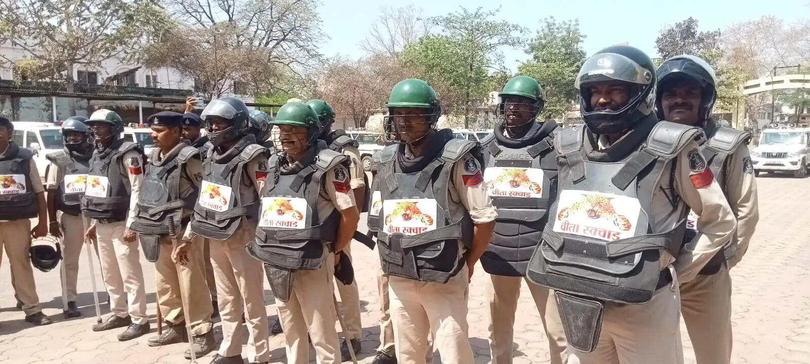 होली पर सख्ती: जांजगीर-चांपा में पुलिस का फ्लैग मार्च, ड्रोन से निगरानी