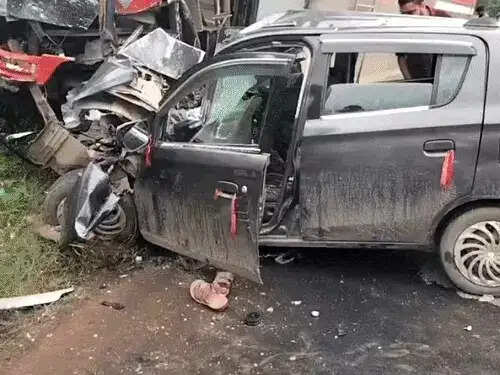 सीधी में बस-कार की आमने-सामने टक्कर, महिला समेत 3 की मौत, 5 साल की बच्ची गंभीर घायल