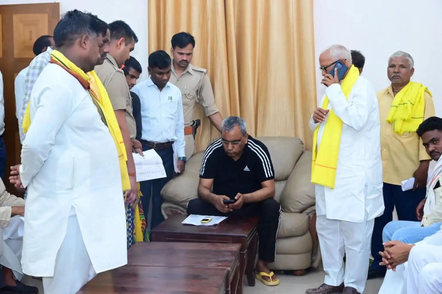 'वंदे मातरम’ को पूरे उत्तर प्रदेश में लागू किया जाना चाहिए: ओपी राजभर