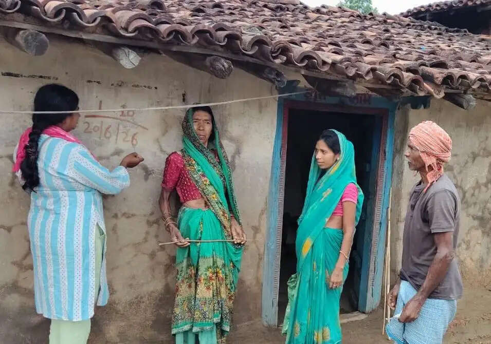 बलरामपुर : सघन कुष्ठ खोज अभियान के तहत घर-घर पहुंच रही स्वास्थ्य टीम, स्क्रीनिंग जारी