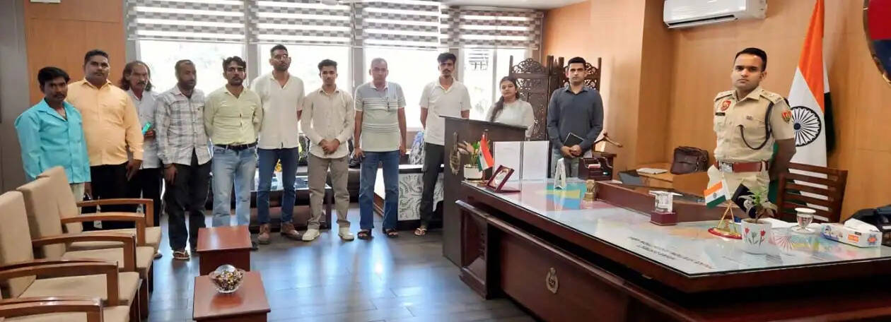 हिसार पुलिस ने लाखों रुपये के 15 गुमशुदा मोबाइल फोन असली मालिकों को लौटाए