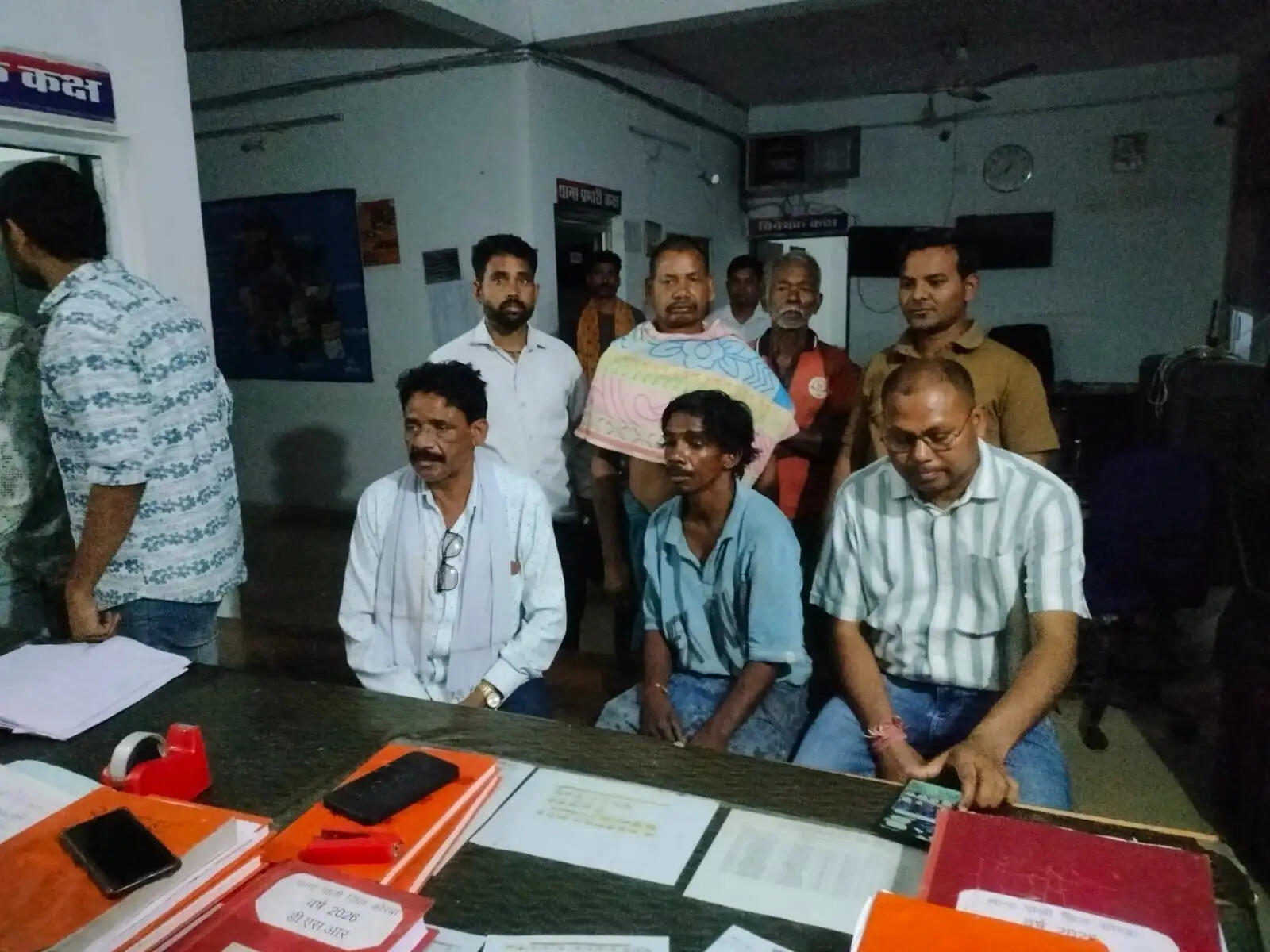 कोरबा : तेज आंधी-तूफान बना काल: पेड़ की डाल गिरने से तीन युवकों की मौत