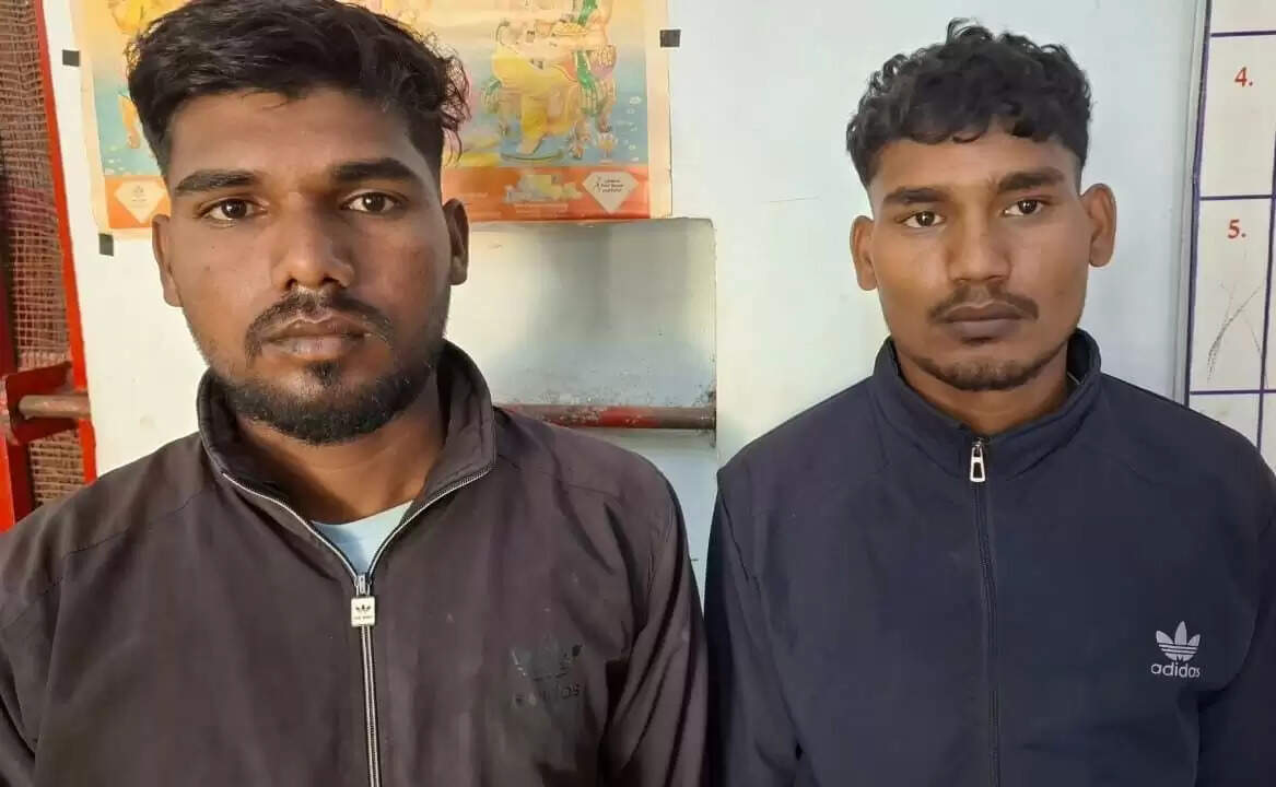 छोटा हाथी वाहन से शराब की तस्करी करते दो युवक पकड़ाए