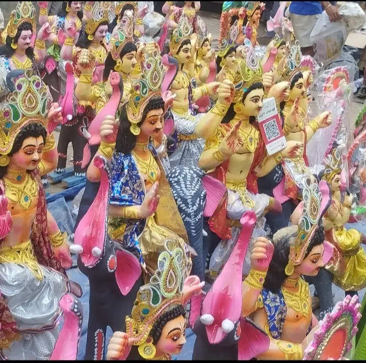 विश्वकर्मा पूजा: बाजार पर महंगाई से बड़ी प्रतिमाओं की मांग घटी