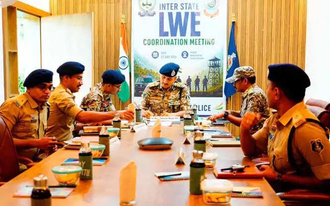 नारायणपुर में अंतर्राज्यीय समन्वय बैठक में छत्तीसगढ़-महाराष्ट्र पुलिस ने बनाई संयुक्त रणनीति