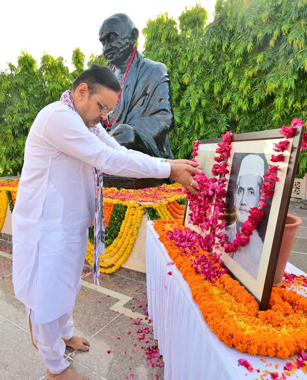 मुख्यमंत्री भजनलाल ने गांधी और शास्त्री को श्रद्धांजलि दी