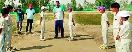 द आरएन व रुक्मणी क्रिकेट एकेडमी सेमीफाइनल में पहुंचीं