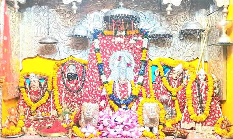 नवरात्रि पर शक्तिपीठों में भक्तों की भीड़