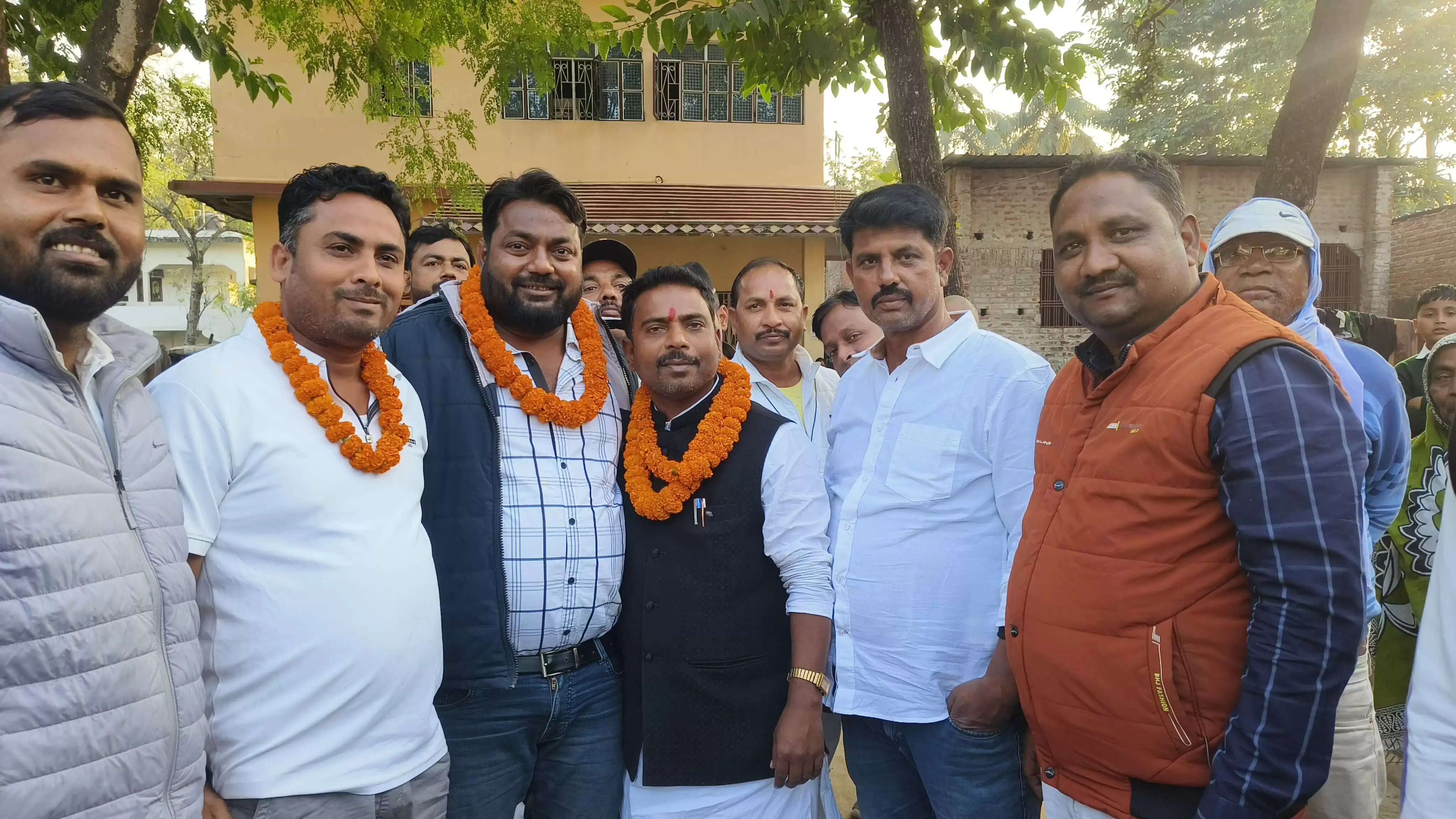 शपथ के बाद फारबिसगंज पहुंचने पर विधायक का हुआ भव्य स्वागत