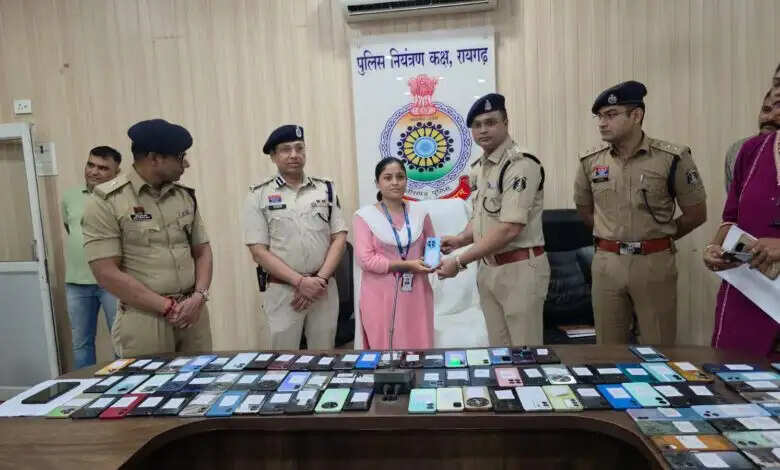 रायगढ़ साइबर पुलिस की बड़ी कामयाबी: 150 गुम मोबाइल बरामद