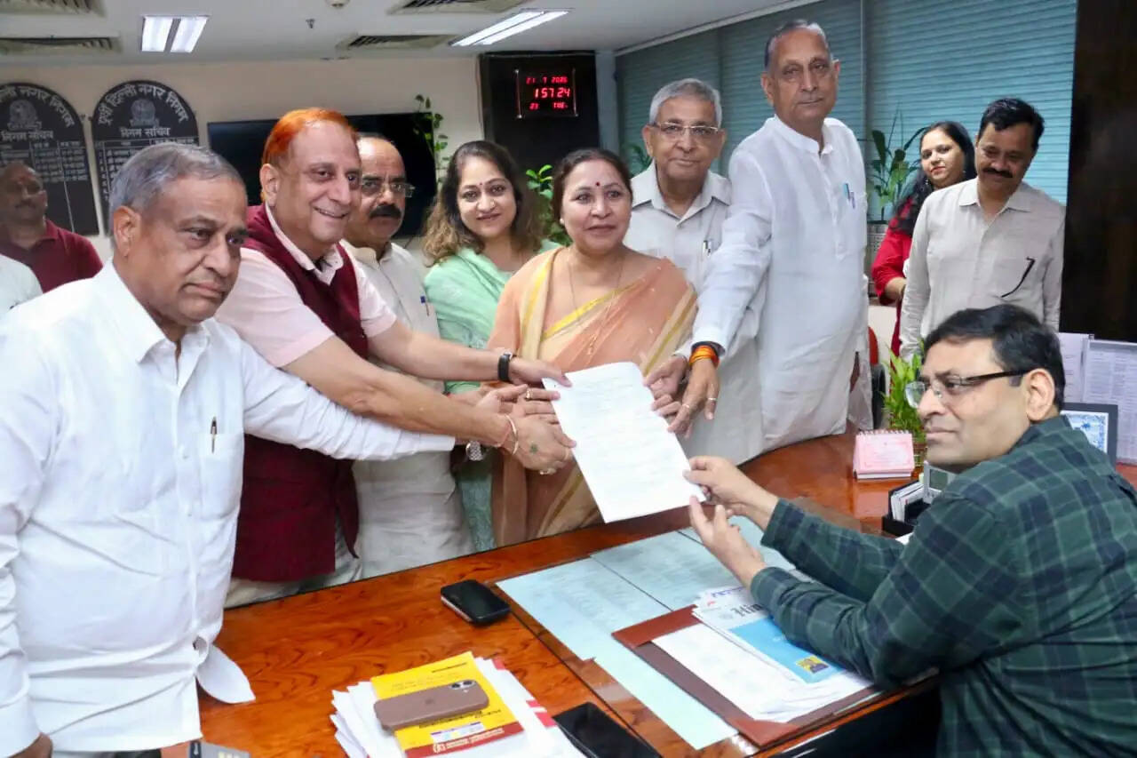 भाजपा ने दिल्ली नगर निगम की स्थायी समिति के अध्यक्ष एवं उपाध्यक्ष पद के लिए नामांकन किया दाखिल