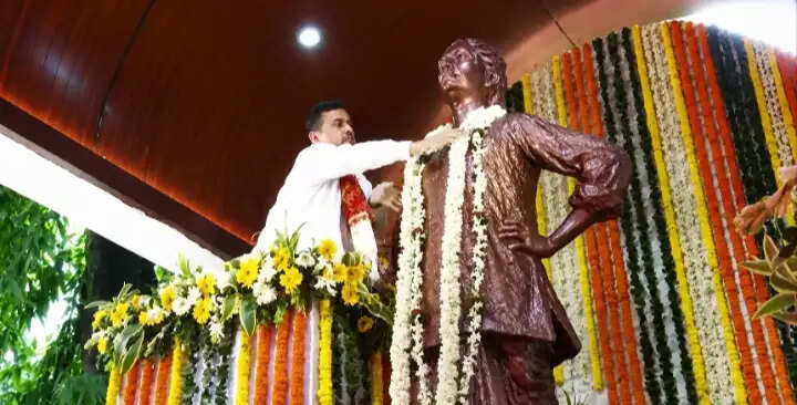 खुदीराम बोस की जन्मभूमि पर मुख्यमंत्री ने दी श्रद्धांजलि, पांच करोड़ की घोषणा