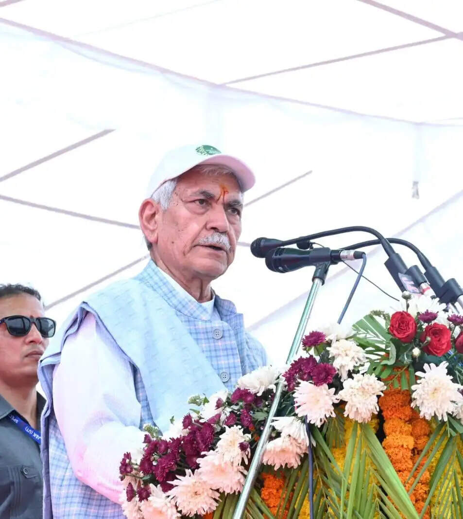 उपराज्यपाल मनोज सिन्हा ने पुलिस को दी खुली छूट, तस्करों पर कड़ी कार्रवाई के निर्देश