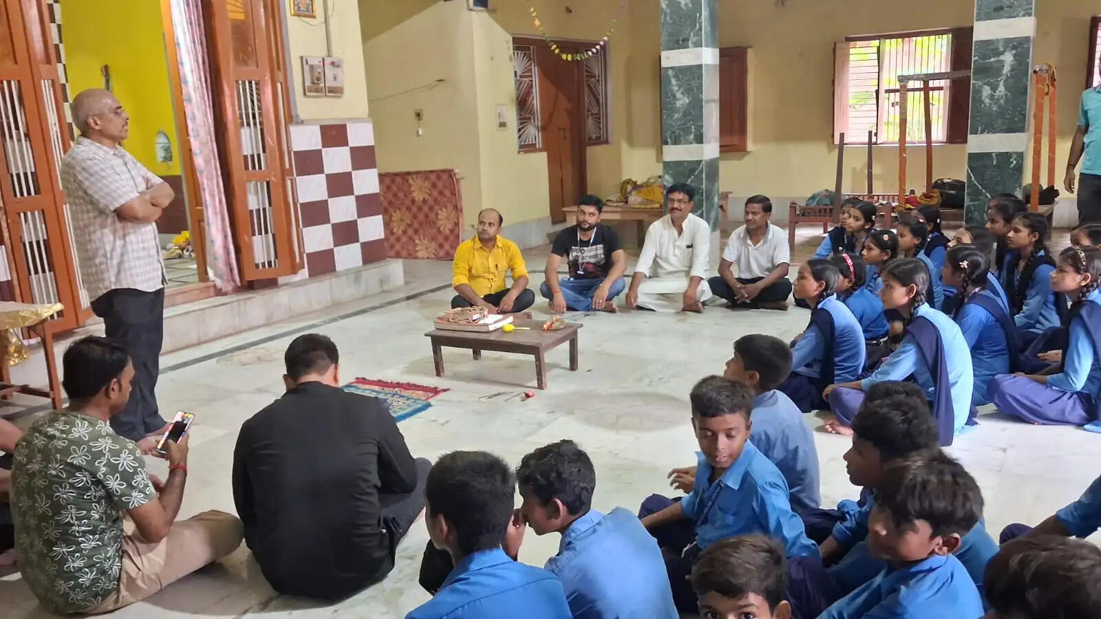 चिरांद में पौधा रोपण के साथ बच्चों ने लिया एक-एक पौधा के देखभाल का संकल्प