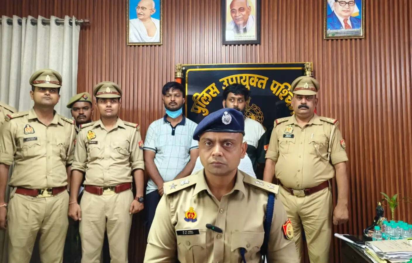 स्टॉक मार्केट और आईपीओ में निवेश के नाम पर ठगी करने वाले दो साइबर ठग कानपुर में गिरफ्तार