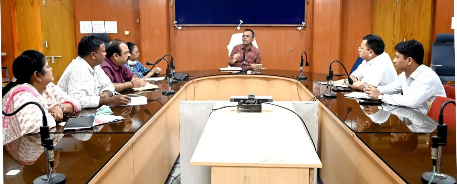 जांजगीर-चांपा : एचपीवी टीकाकरण अभियान की धीमी रफ्तार पर कलेक्टर सख्त, एक माह में 100 प्रतिशत लक्ष्य हासिल करने के निर्देश