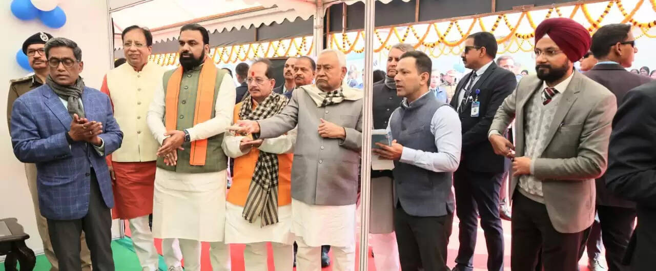 मुख्यमंत्री ने पश्चिम चंपारण जिला से की समृद्धि यात्रा की शुरुआत ,कुमारबाग में औद्योगिक क्षेत्र का किया भ्रमण