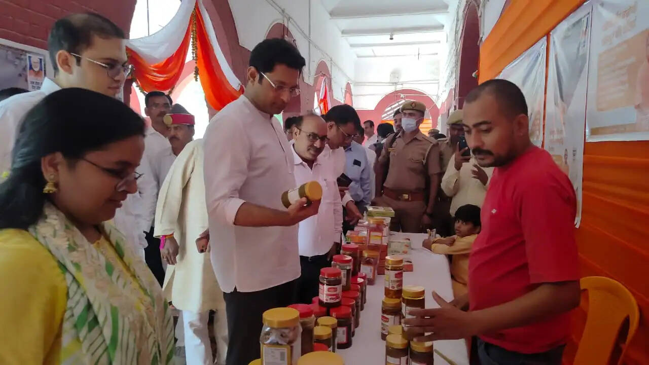 गांधी-शास्त्री जयंती पर जिले में हुए विविध कार्यक्रम