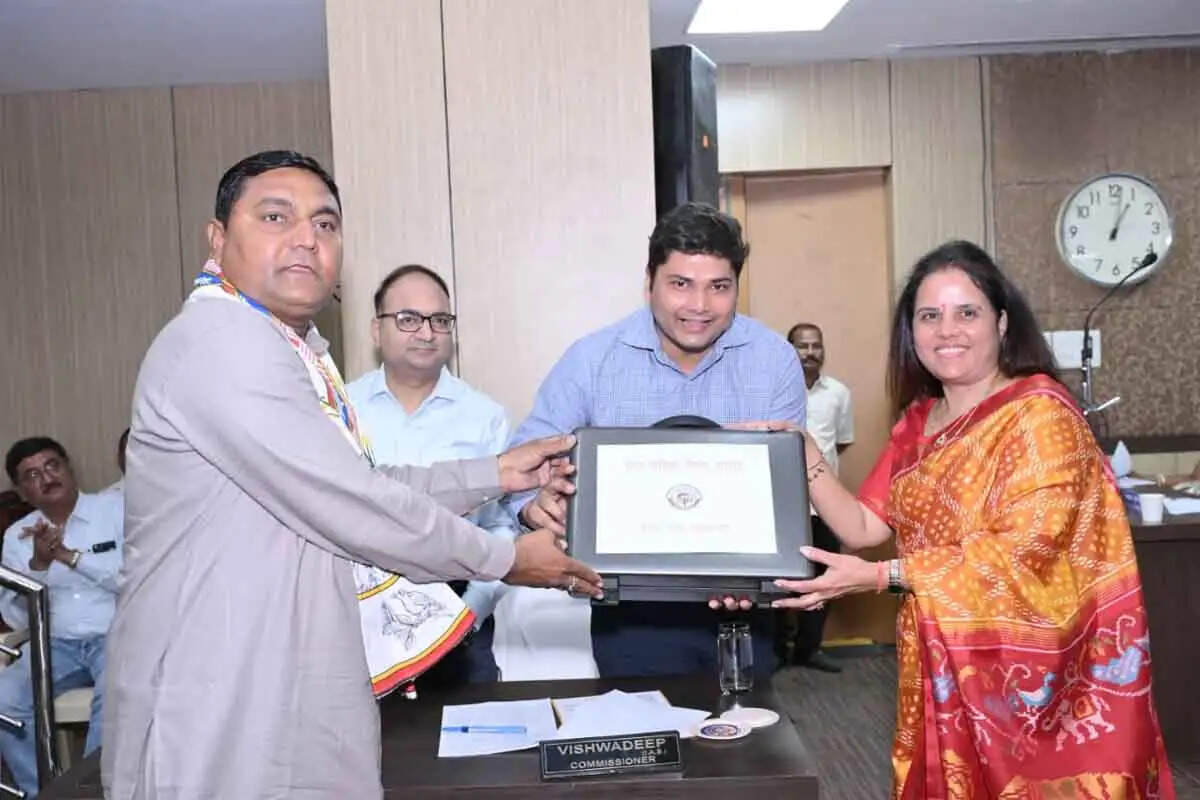 रायपुर निगम बजट 2026–27&nbsp;: महापौर मीनल चौबे ने&nbsp;2130 करोड़ रुपये का किया&nbsp;बजट पेश