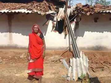 बुजुर्ग महिला की मौत के बाद फिर सक्रिय हुआ लोनर हाथी, दो घरों में मचाई तबाही