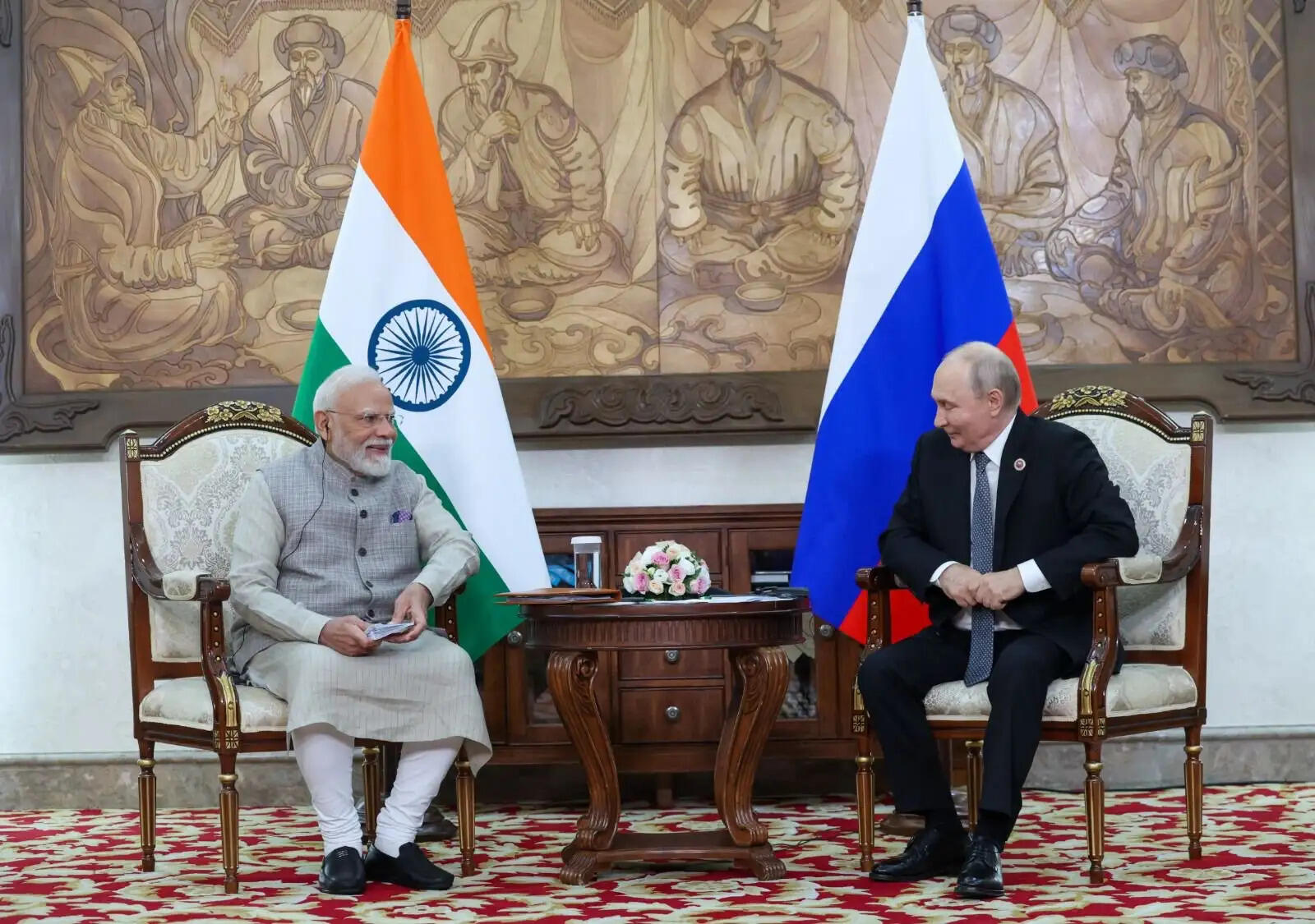 पुतिन से मुलाकात में यूक्रेन पर प्रधानमंत्री मोदी बोले- “हमें अंतहीन युद्ध से युद्ध के अंत की ओर जाना ही होगा”