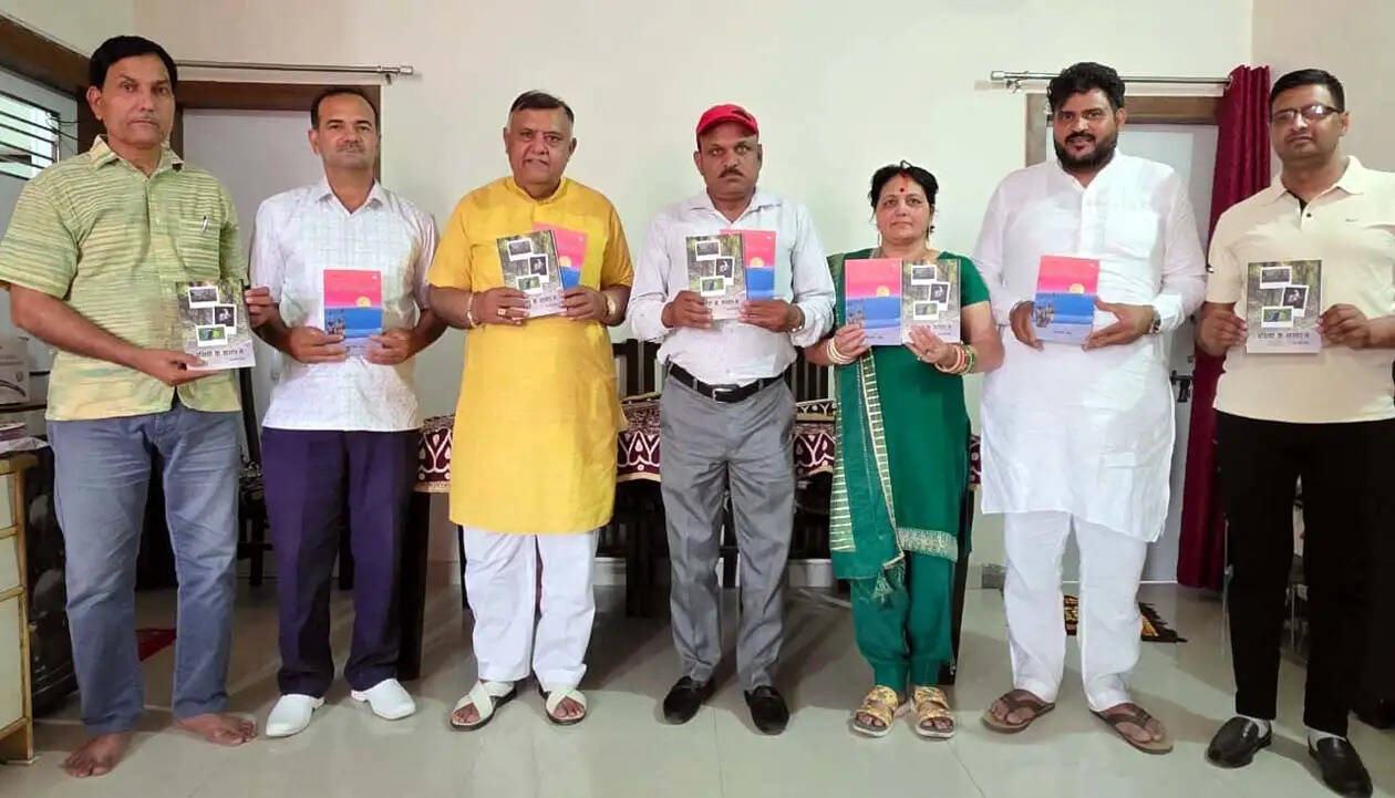 हिसार : डॉ. धर्मदेव विद्यार्थी ने किया सुमन कादयान व बलजीत की पुस्तकों का लोकार्पण