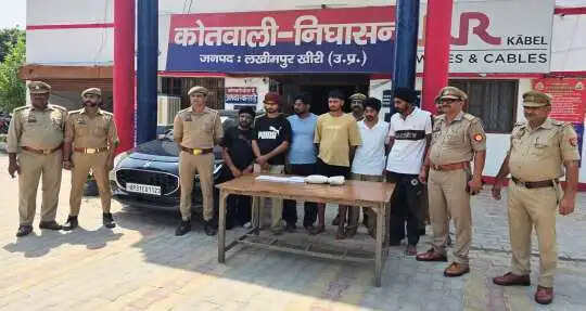 60 लाख की अफीम के साथ 6 तस्कर गिरफ्तार, स्विफ्ट कार से कर रहे थे सप्लाई
