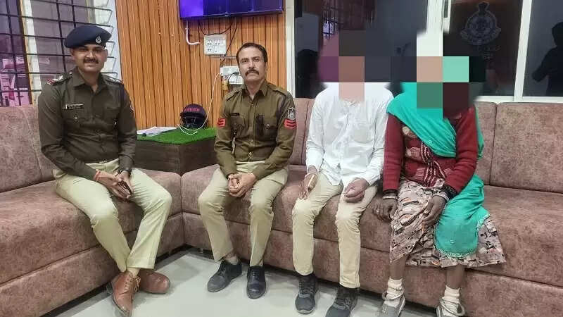 मप्रः मंदसौर पुलिस की मानवीय पहल ने मिलाया बिछड़ा परिवार, 22 वर्षों बाद माँ से मिला बेटा
