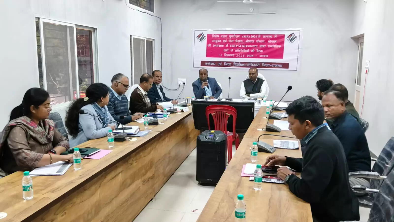 राजगढ़ः कमिश्नर की अध्यक्षता में एसआईआर कार्यों की समीक्षा बैठक आयोजित