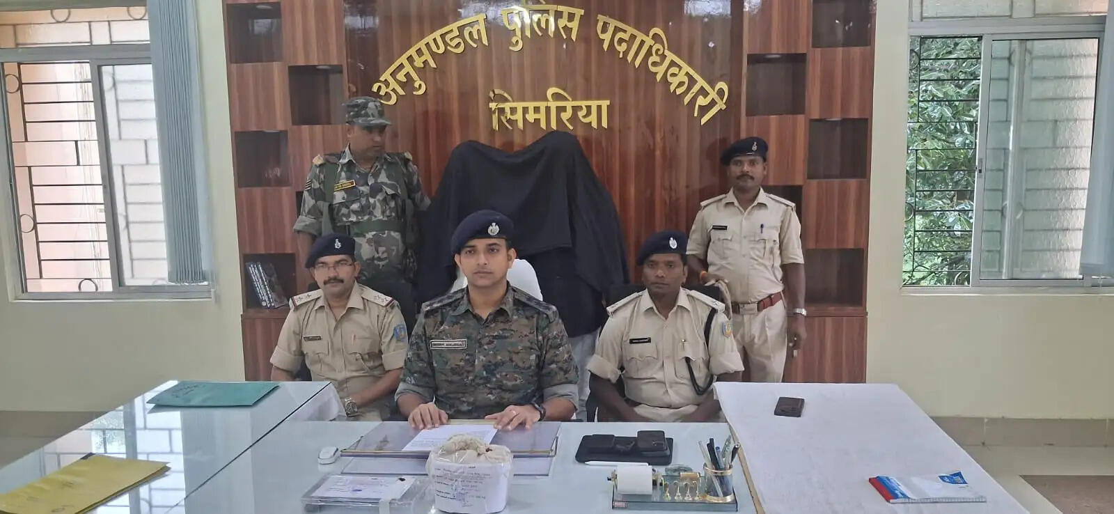 चतरा में 985 ग्राम अवैध अफीम के साथ दो तस्कर गिरफ्तार