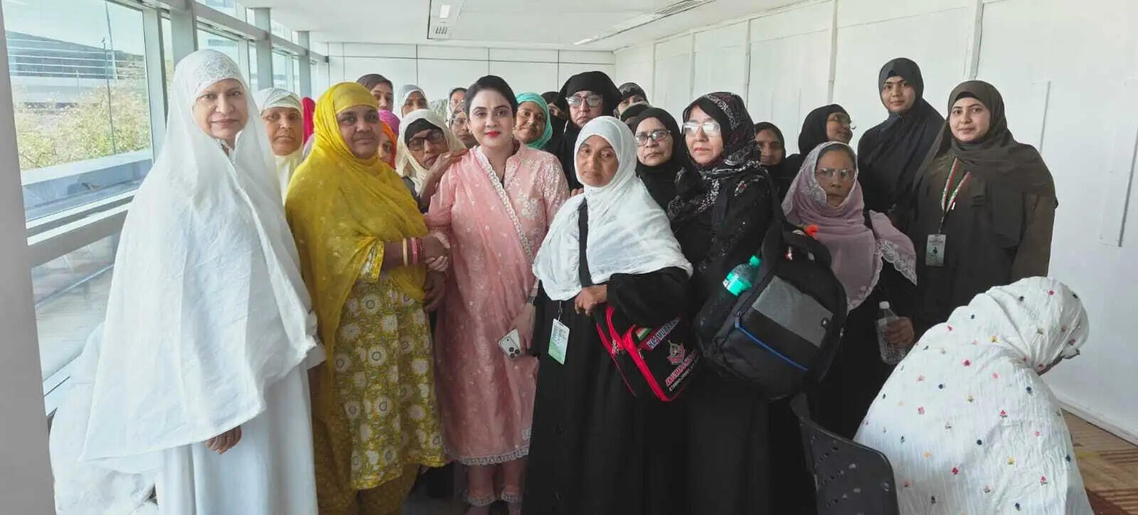 दिल्ली से&nbsp;बिना महरम महिलाओं का समूह हज यात्रा के लिए रवाना