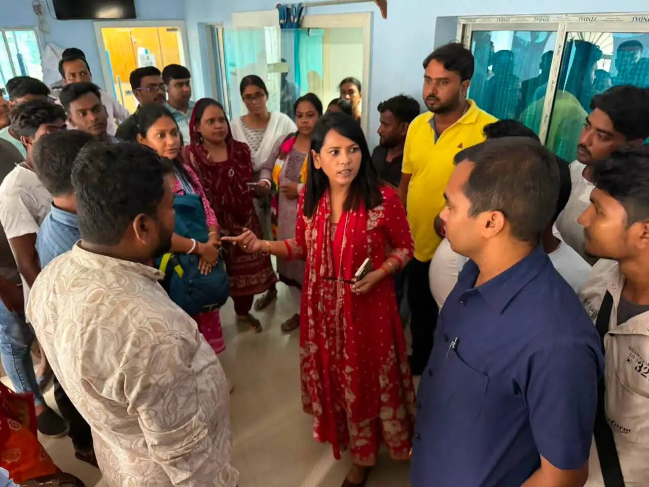 महिपालपुर ग्राम पंचायत में विकास परियोजनाओं के क्रियान्वयन को लेकर बैठक